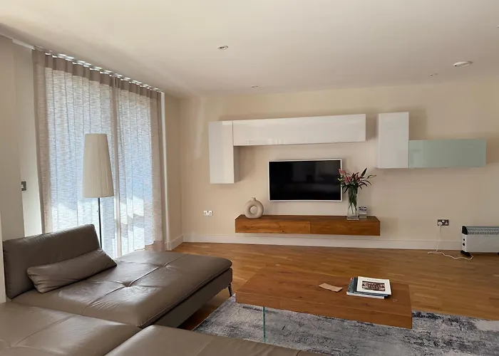 New 3 Bedroom Near Tower Bridge
